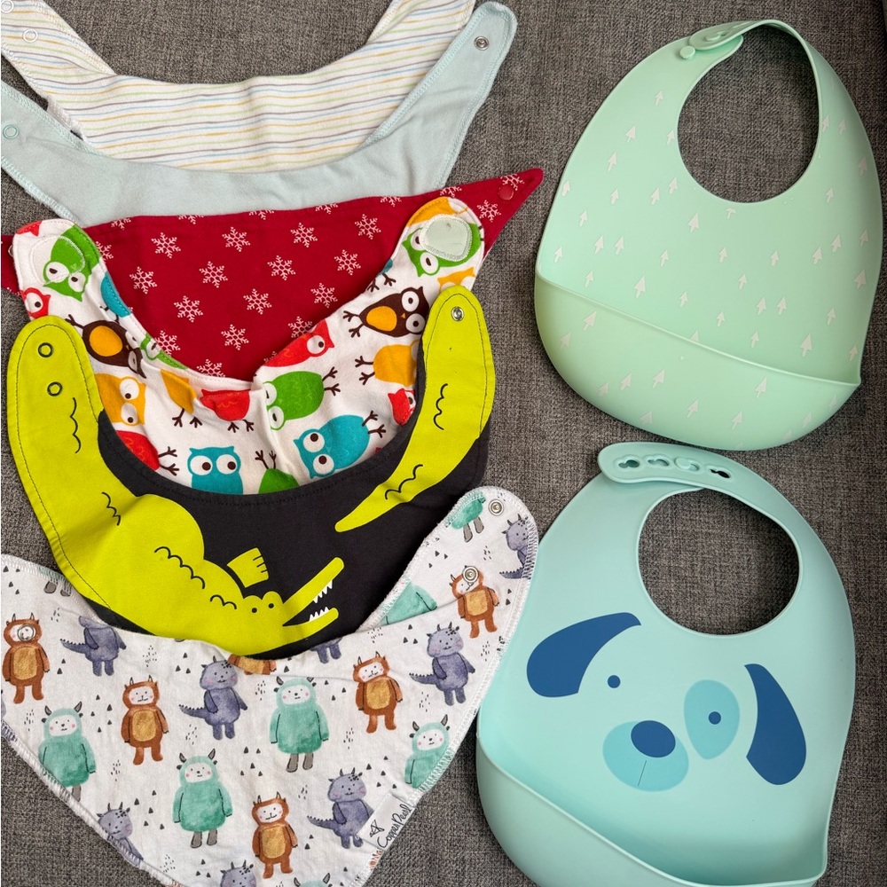 6 cloth bibs and 2 Silicone Baby Bib Set (8 total) GUC Mixed Brands